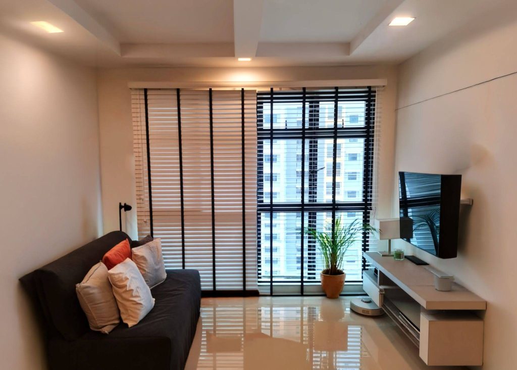 venetian blinds in a bto unit