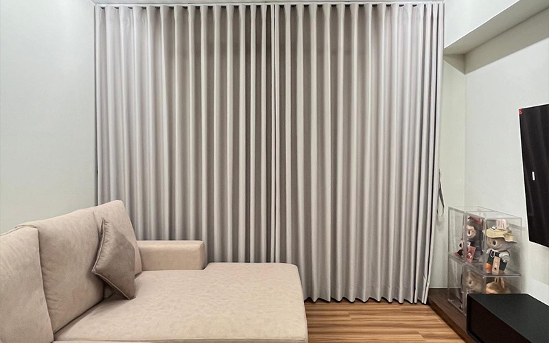Modern, floor-to-ceiling thermal-insulated curtains